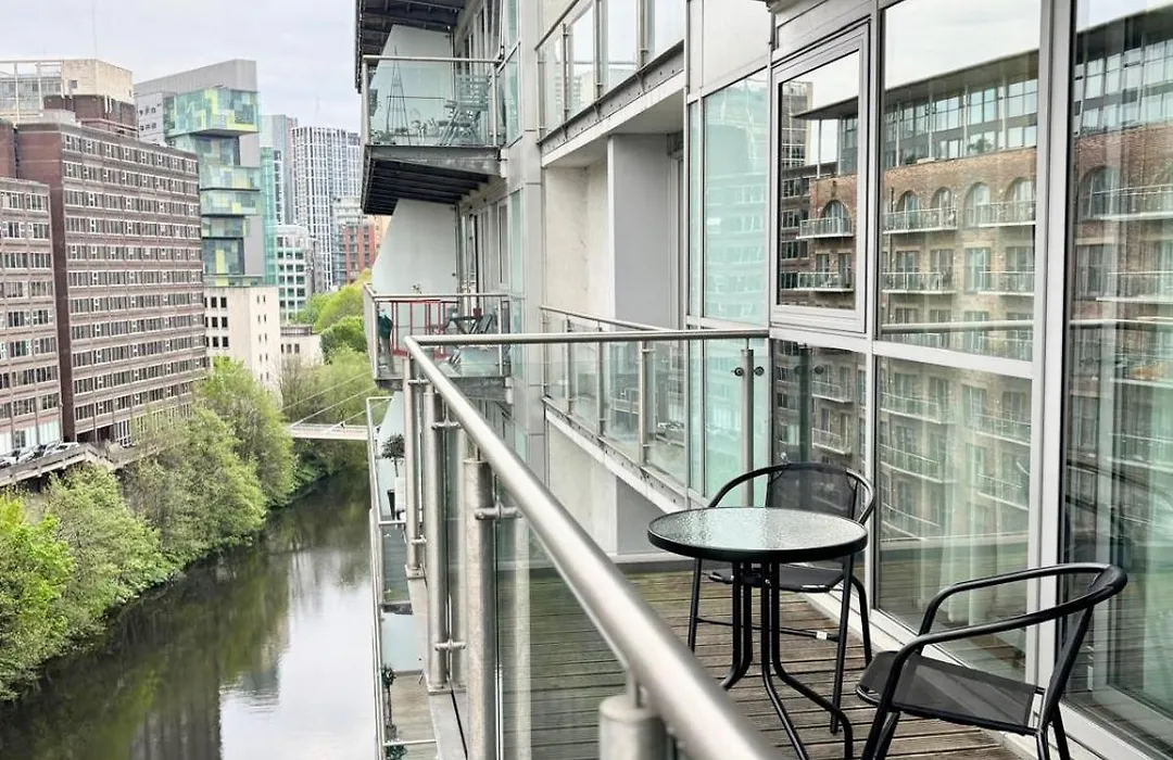 The Lowry River Executive 2 Bed Apartment-1