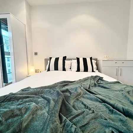 The Lowry River Executive 2 Bed Apartment-3